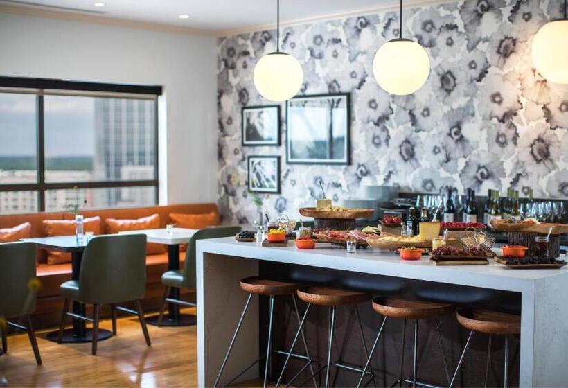 Номер Клуб Кровать Кинг, Renaissance Raleigh North Hills