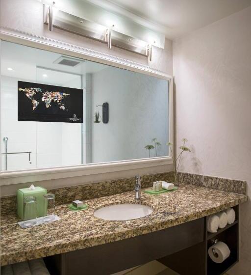 Номер Клуб, Renaissance Raleigh North Hills