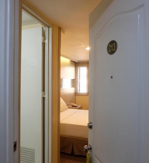 디럭스 룸, Spaces Hotel Makati