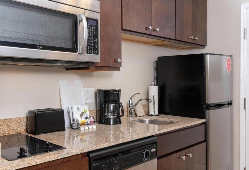 キングサイドベッドのスタンダードワンルーム, Towneplace Suites Fort Wayne North