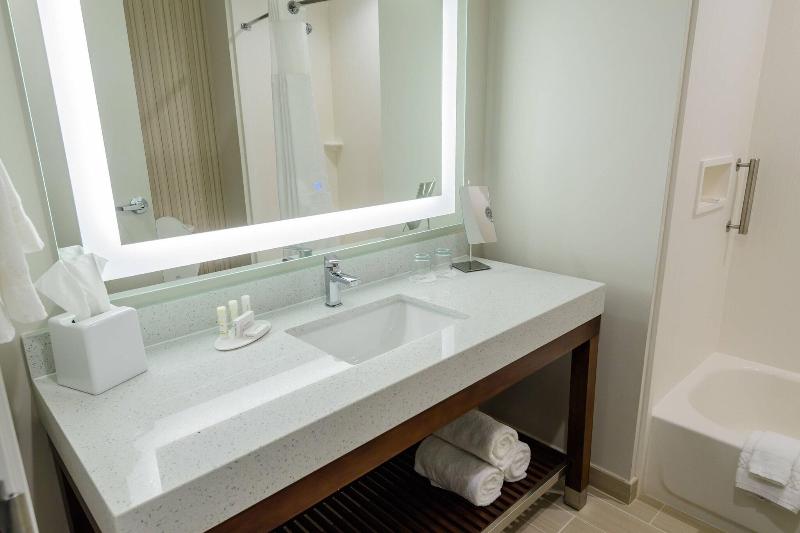 스위트 킹사이즈 침대, Holiday Inn Express & Suites Searcy, An Ihg