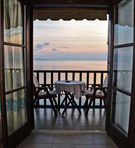 Triple Room Sea View, Maistrali