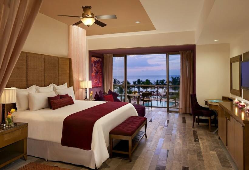Junior Suite Pat King, Secrets Vallarta Bay Resort & Spa   Adults Only