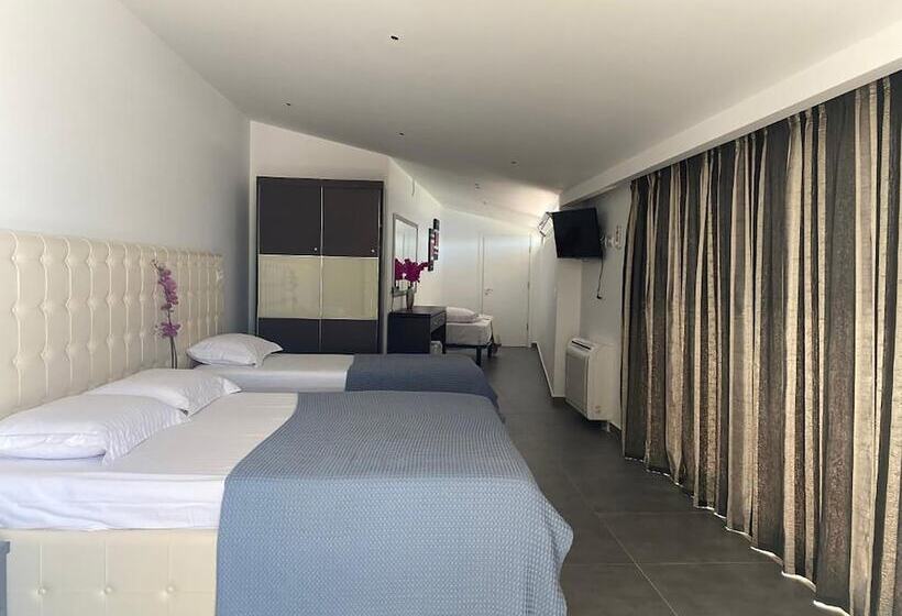 Standard Triple Room Sea View, Nertili