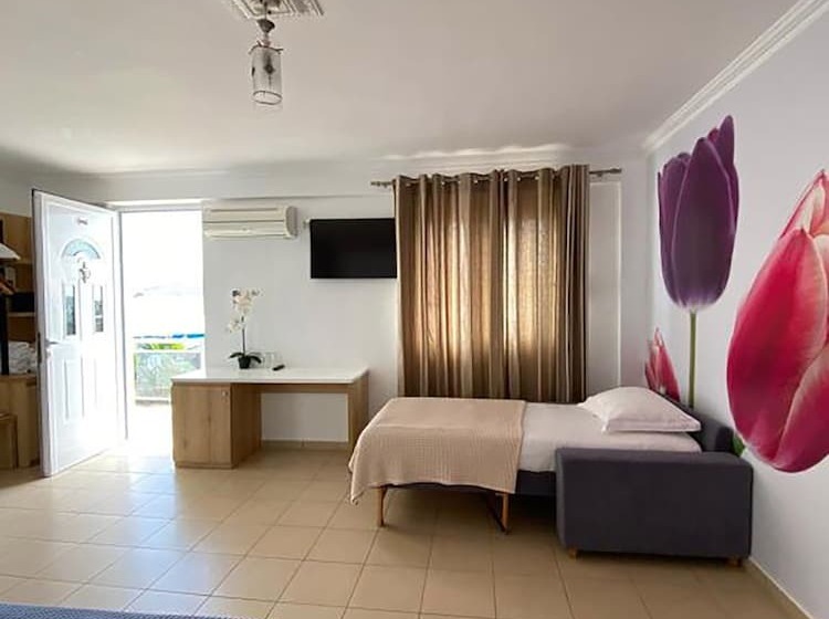 Standard Quadruple Room with Balcony, Nertili