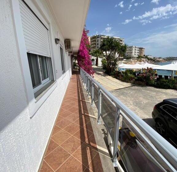 Standard Quadruple Room with Balcony, Nertili