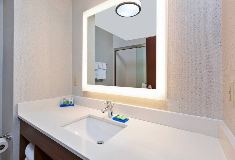 Люкс Адаптированный для Инвалидов, Holiday Inn Express Hotel & Suites Cleveland Richfield, An Ihg