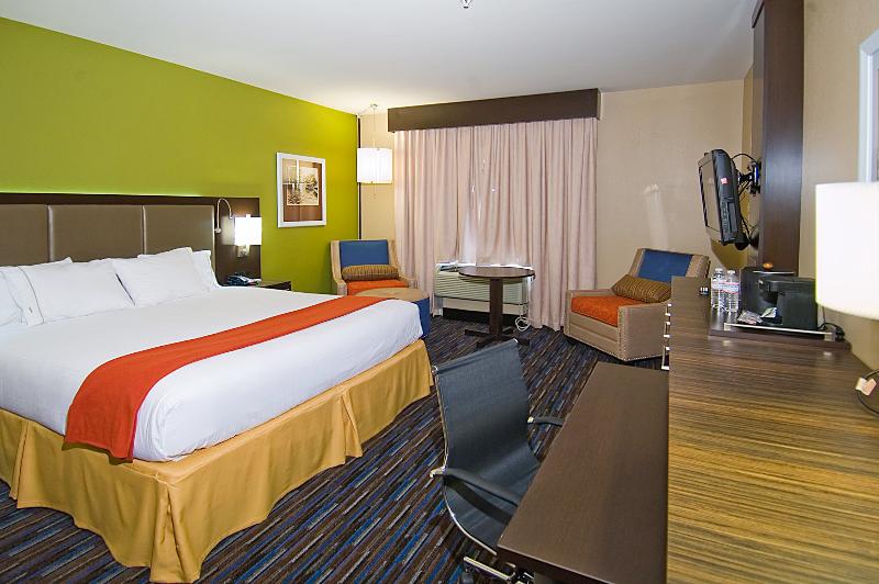 스위트 킹사이즈 침대, Holiday Inn Express Fulton, An Ihg