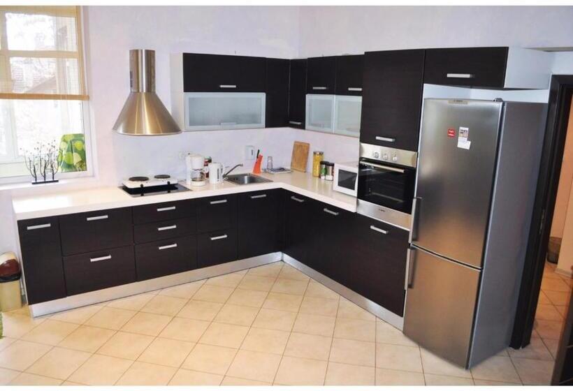 Номер Superior, Elegance On A Budget   Rooms For Rent In Sofia Center