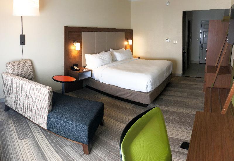 Номер Стандарт Кровать Кинг Адаптированный для Инвалидов, Holiday Inn Express Hotel & Suites Greenville, An Ihg