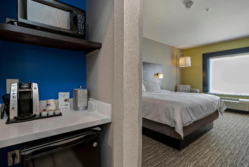 Номер Стандарт Кровать Кинг Адаптированный для Инвалидов, Holiday Inn Express Hotel & Suites Kilgore North, An Ihg