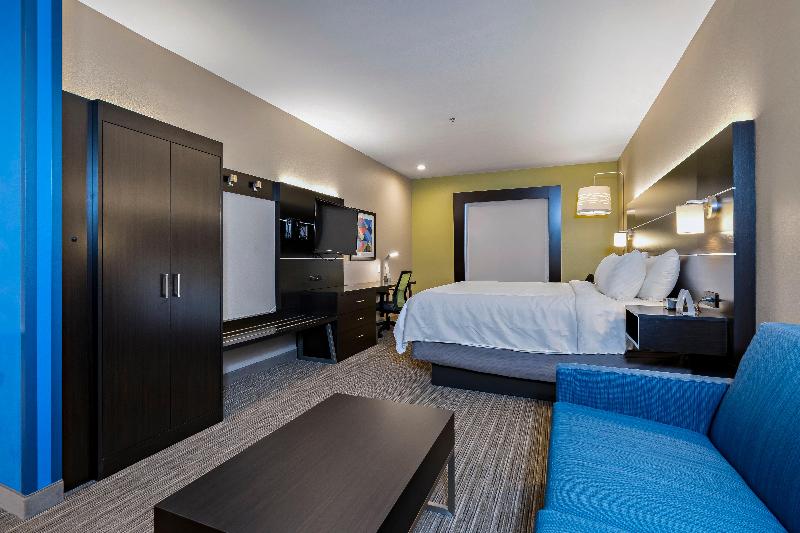Люкс Кровать Кинг, Holiday Inn Express Hotel & Suites Kilgore North, An Ihg