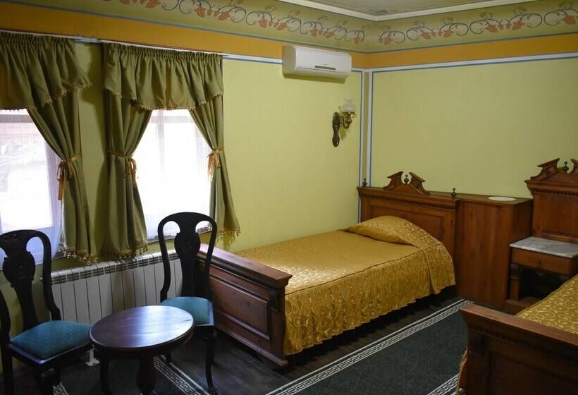 스탠다드 룸, Family Hotel At Renaissance Square