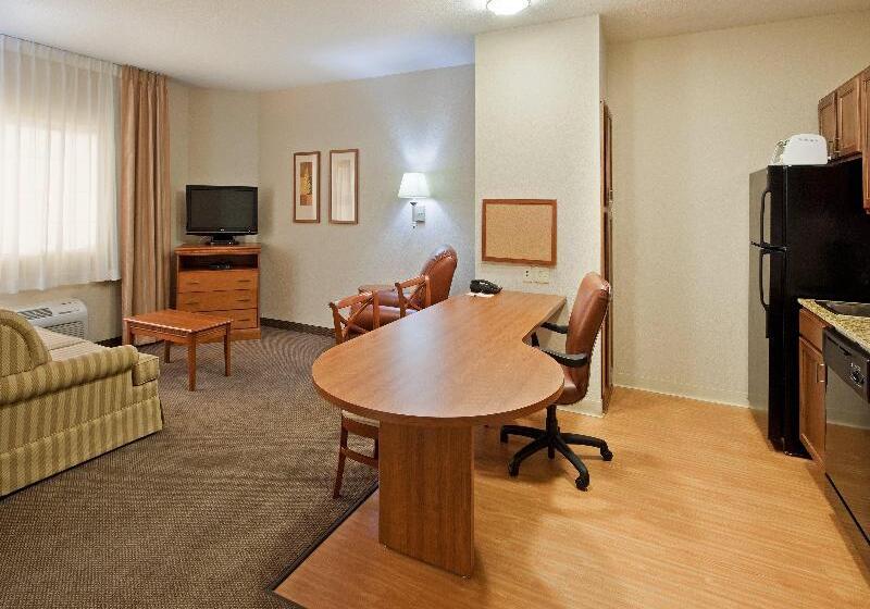 Люкс Кровать Кинг, Candlewood Suites Turlock, An Ihg