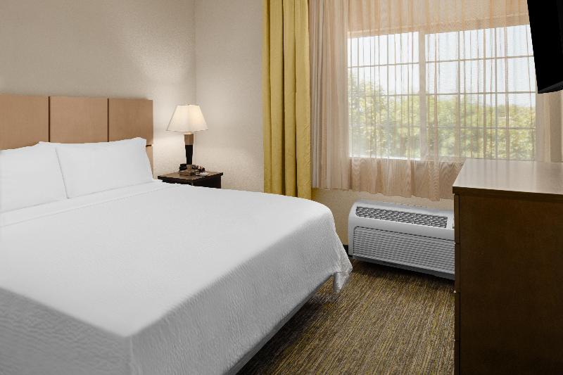 Люкс Кровать Кинг, Candlewood Suites Turlock, An Ihg