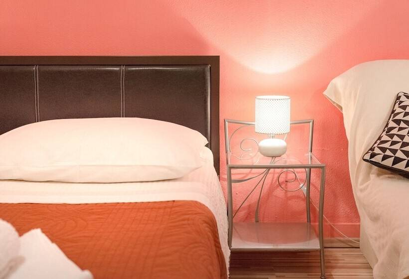 Номер Стандарт Трехместный, Damira Rooms