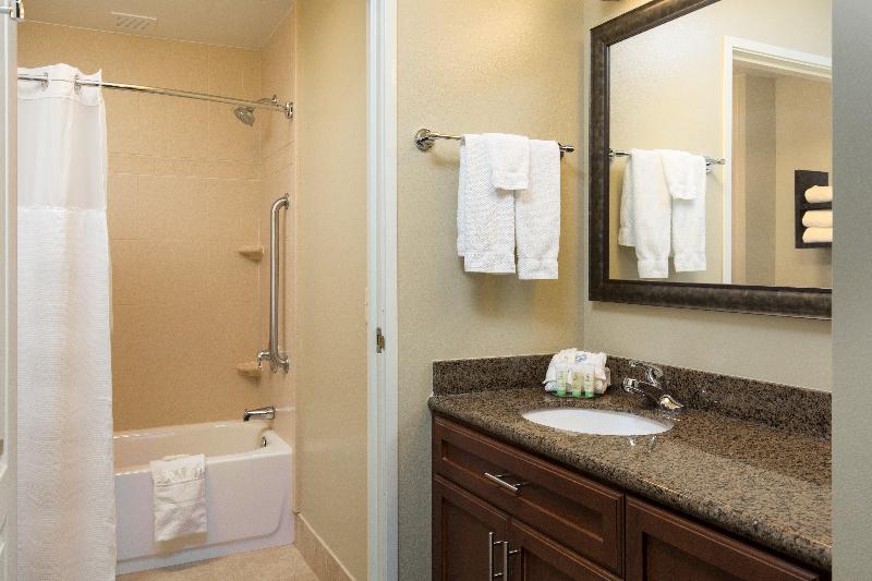 Люкс Кровать Кинг, Staybridge Suites Toledo/maumee, An Ihg