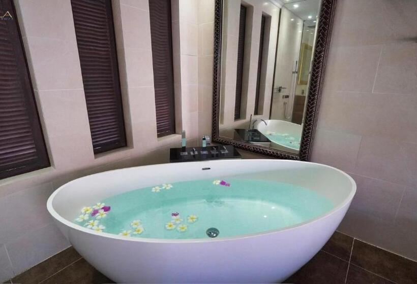 سوییت با چشم‌انداز استخر, Sunsea Resort