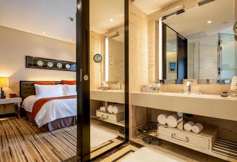 חדר סופריור עם מיטת קינג, Pullman Guiyang