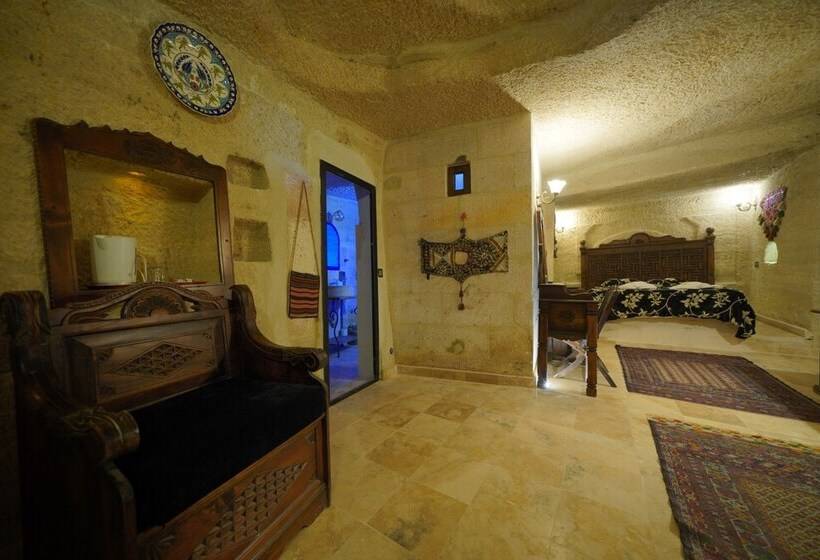 מיטת קינג בסוויטה, Travel Inn Cave