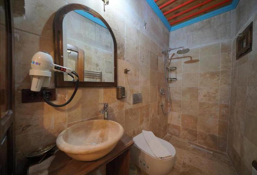 סוויטה עם ג'קוזי, Travel Inn Cave