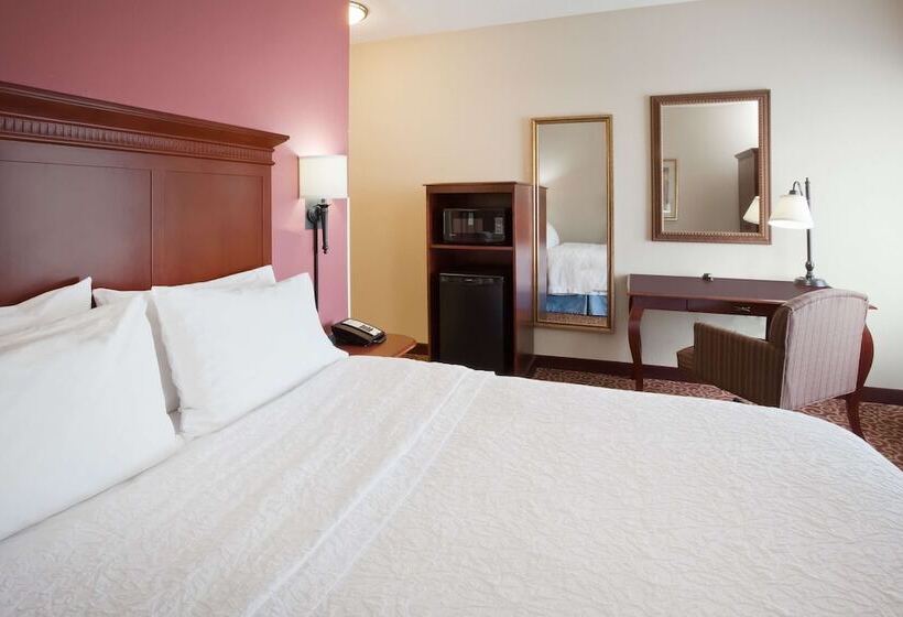 Номер Стандарт, Hampton Inn Fairmont