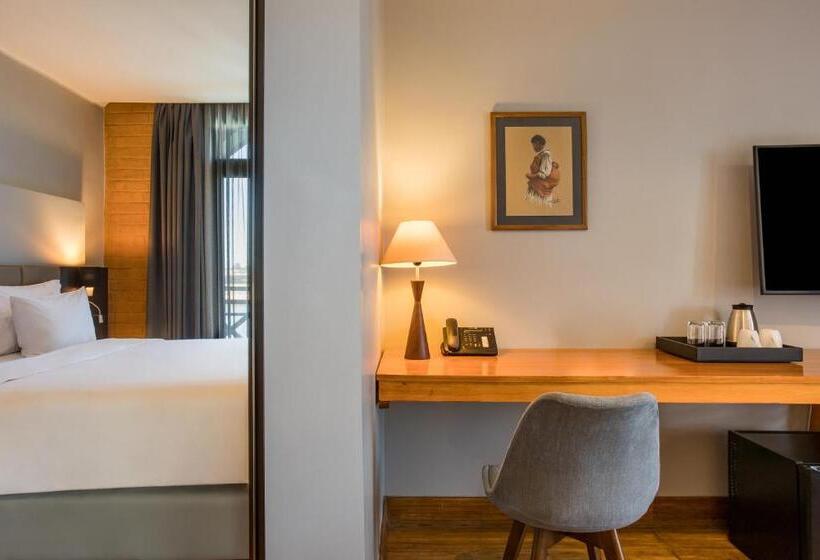 Superior room with lake view, Radisson Hotel Tamboho Waterfront Antananarivo