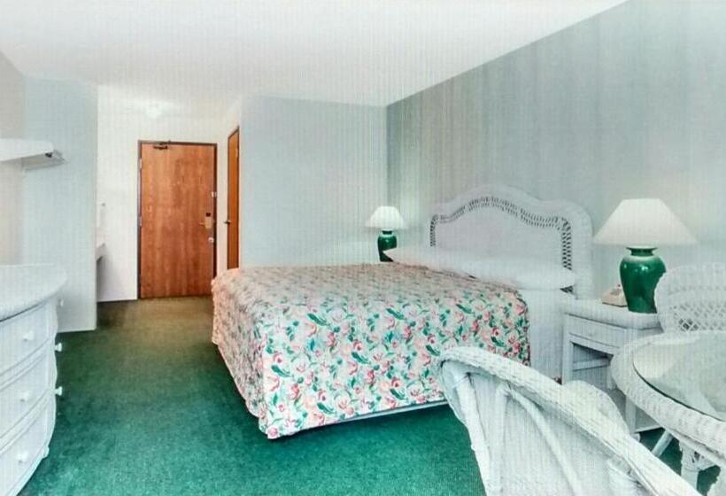 Люкс Deluxe Кровать Кинг, Super 8 By Wyndham Reedsburg