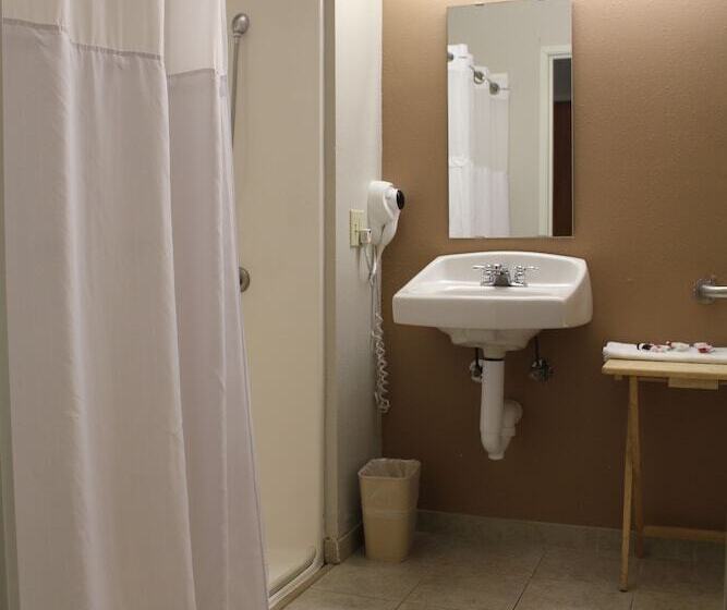 장애인을 위한 스탠다드 룸, York Microtel Inn & Suites By Wyndham