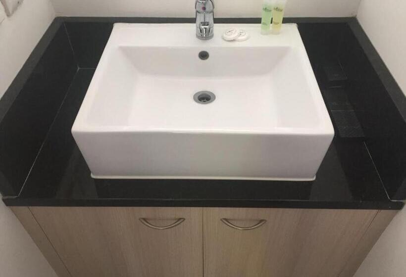 Семейный Номер, Auckland Airport Kiwi Motel