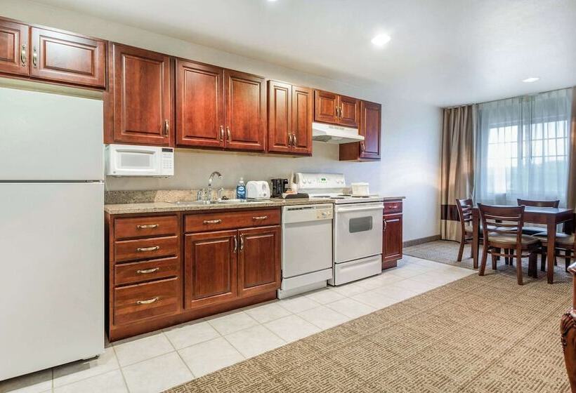 스위트, Comfort Suites At Par 4 Resort