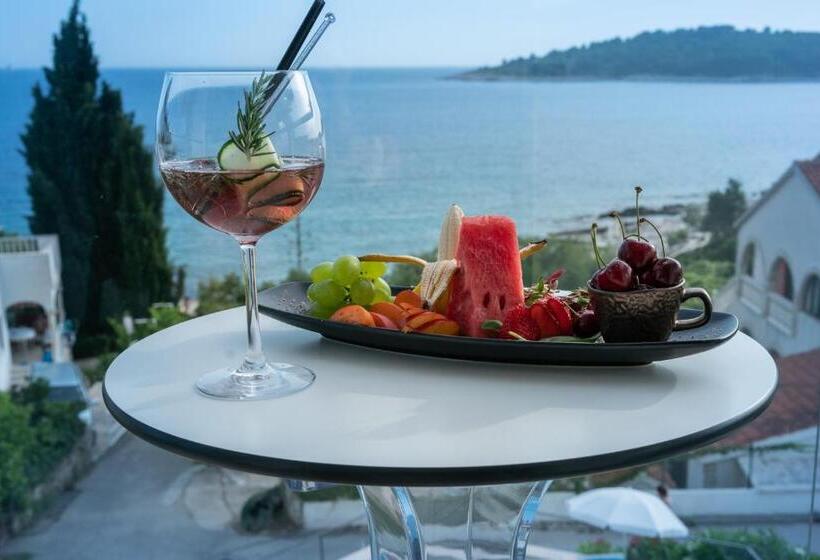سوییت جونیور با چشم‌انداز دریا, Boutique Hotel Life