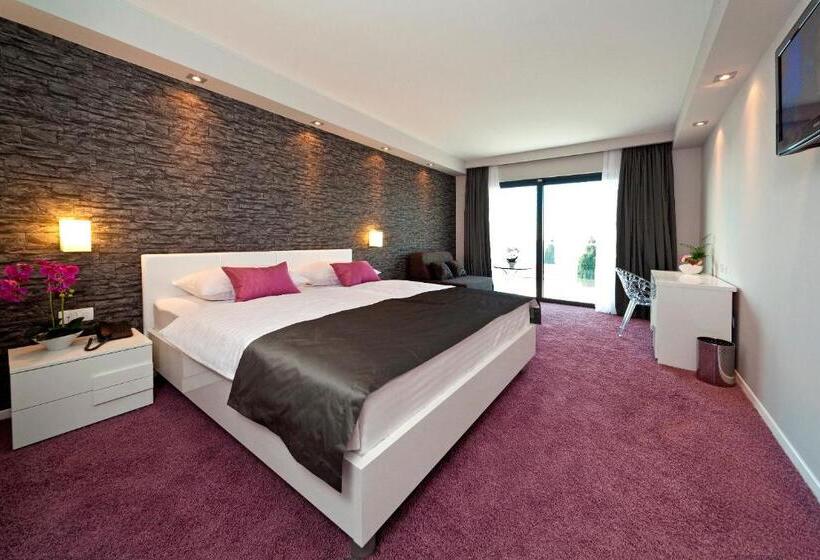 سوییت جونیور با چشم‌انداز دریا, Boutique Hotel Life