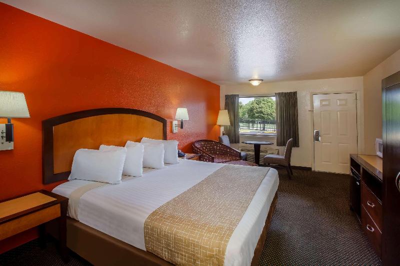 Chambre Standard Lit King Size, Howard Johnson By Wyndham Houston Hobby