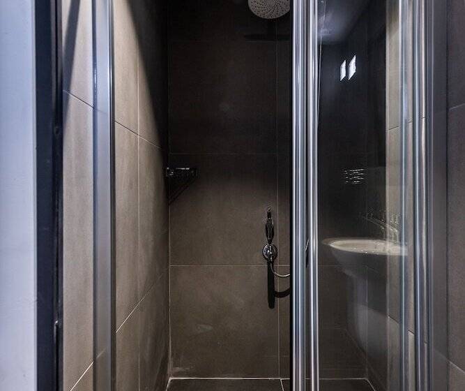 デラックスルーム, Pesa Suites