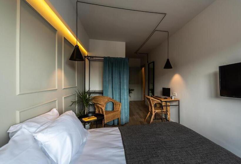 スタンダードルーム, Pesa Suites