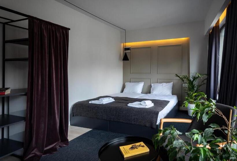 デラックスルーム, Pesa Suites