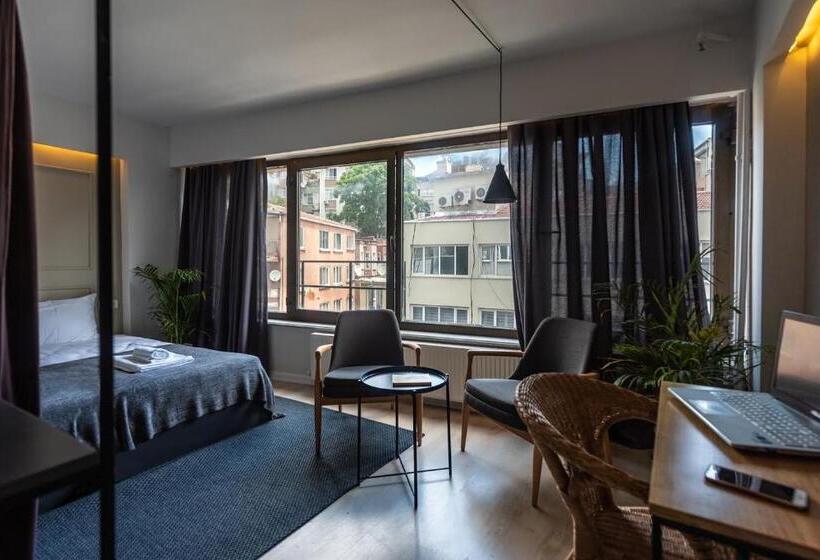 デラックスルーム, Pesa Suites