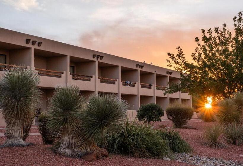 Классический Номер, Lake Powell Resort
