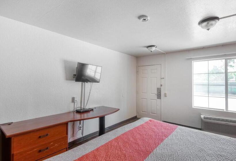 带大床的标准间, OYO Hotel Baton Rouge East I-12