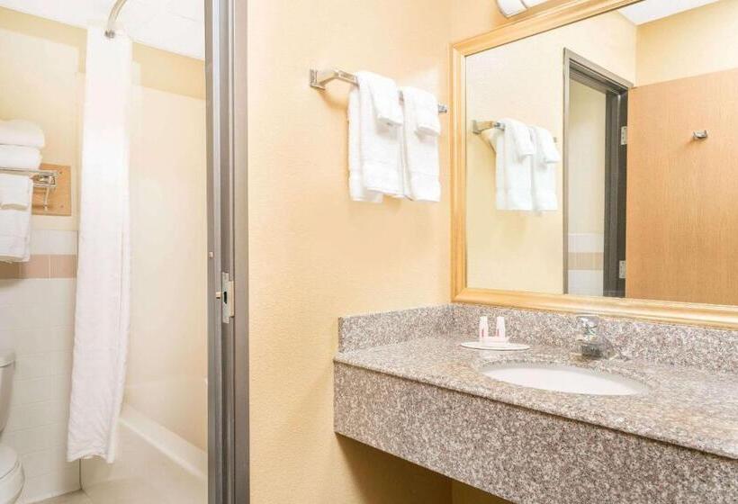Номер Стандарт, Baymont By Wyndham Kasson Rochester Area