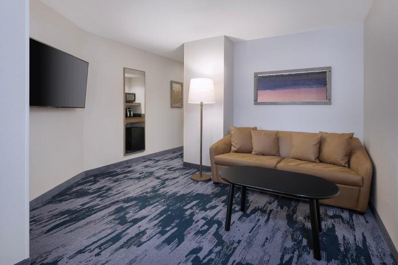 带双人大床的行政管理套房, Fairfield Inn & Suites Denton