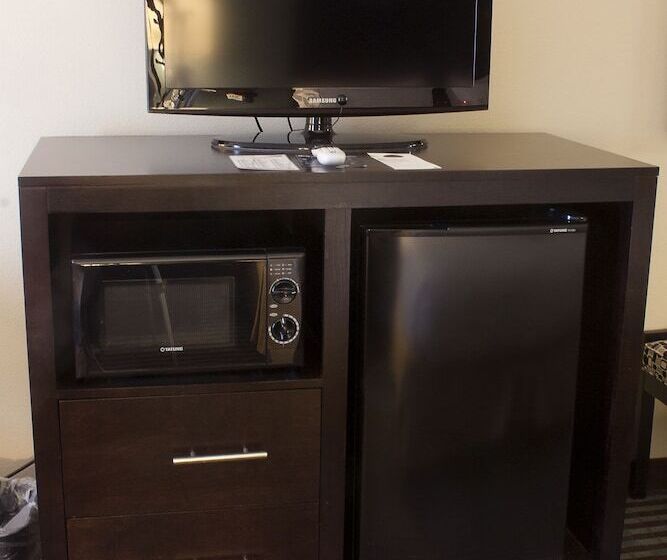 Номер Стандарт, Holiday Inn Express & Suites Youngstown West   Austintown By Ihg