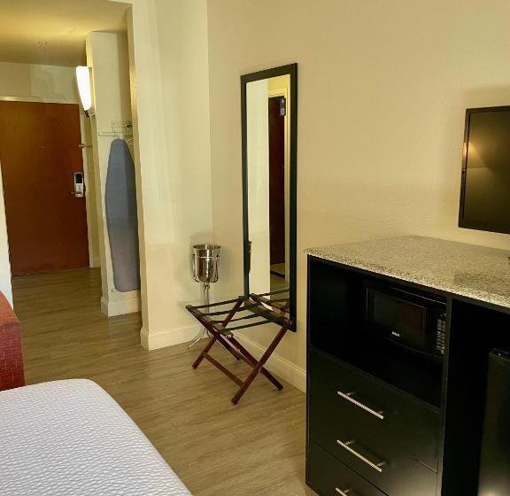 침실 2개 스위트, Days Inn & Suites By Wyndham Lakeland