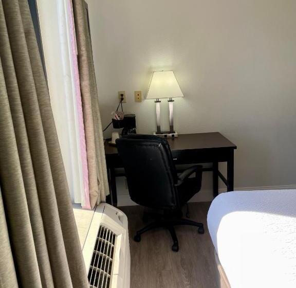 스위트 킹사이즈 침대, Days Inn & Suites By Wyndham Lakeland