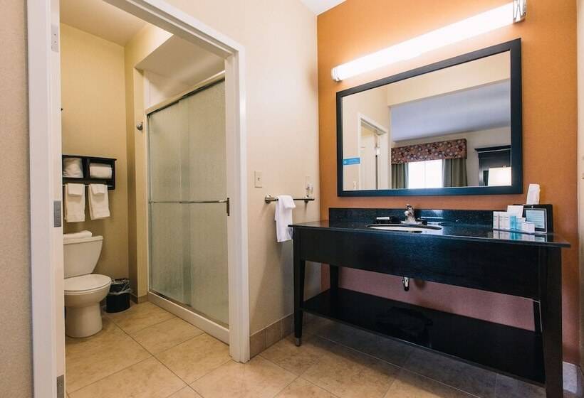 스위트, Hampton Inn & Suites Effingham