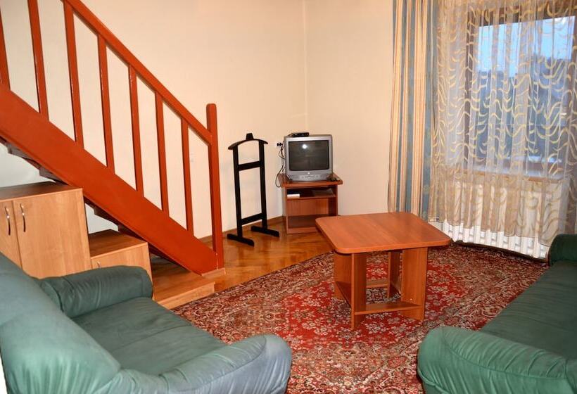 اتاق استاندارد سه نفره, Morena