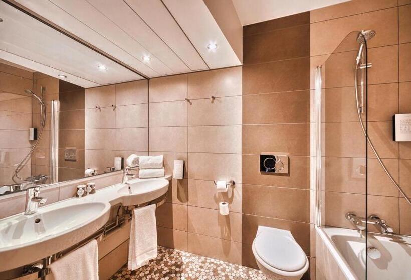 Четырехместный Номер Ejecutiva, Kyriad Prestige Mulhouse Basel