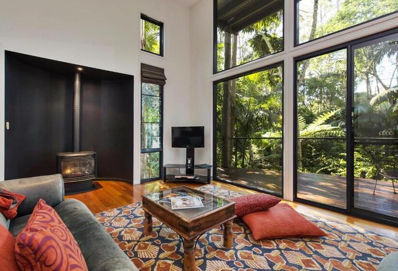 수피리어 스튜디오, Pethers Rainforest Retreat