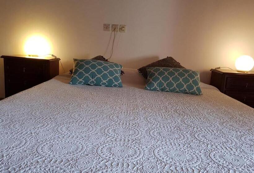 غرفة قياسية مزوَّدة بشُرفة, Pensão David, B&b